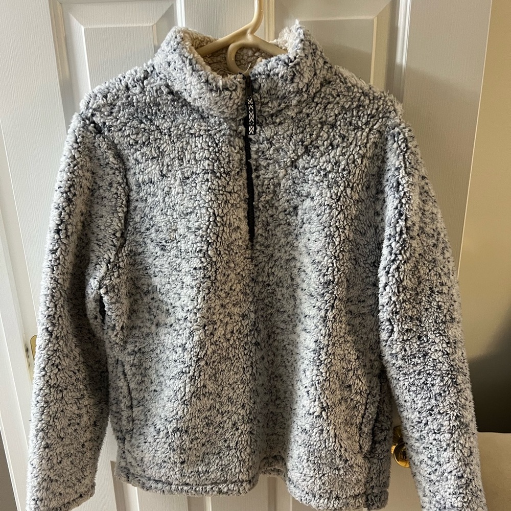 Women’s fuzzy pull over